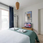 La Colline - Parking - By Prestiplace * Tours