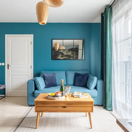 La Colline - Parking - By Prestiplace * Tours