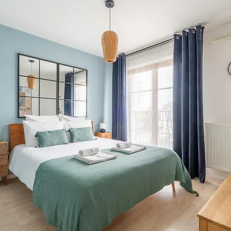 La Colline - Parking - By Prestiplace Tours