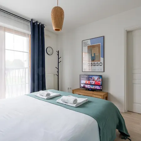 La Colline - Parking - By Prestiplace * Tours