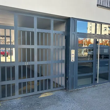 La Colline - Parking - By Prestiplace *