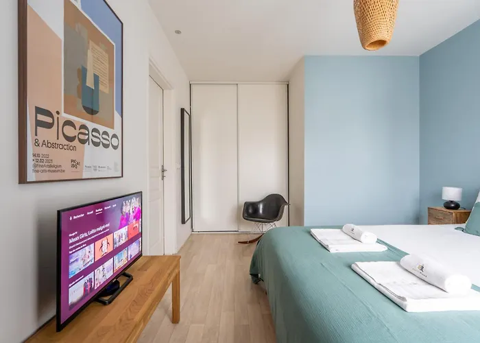 La Colline - Parking - By Prestiplace Apartman *