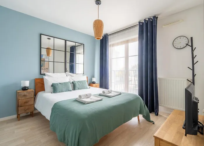 La Colline - Parking - By Prestiplace Tours